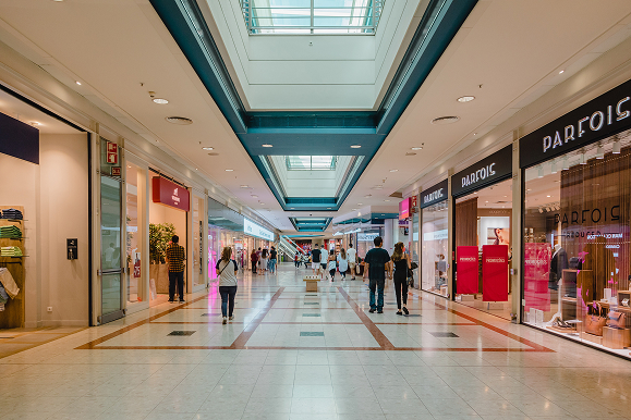 Strada Outlet - Interior 2 1